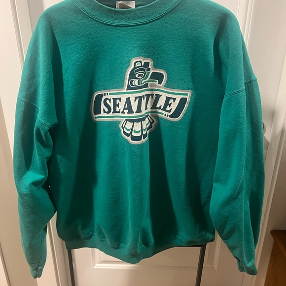 Seattle Graphic Green Men's Sweater - Picture 1 of 5